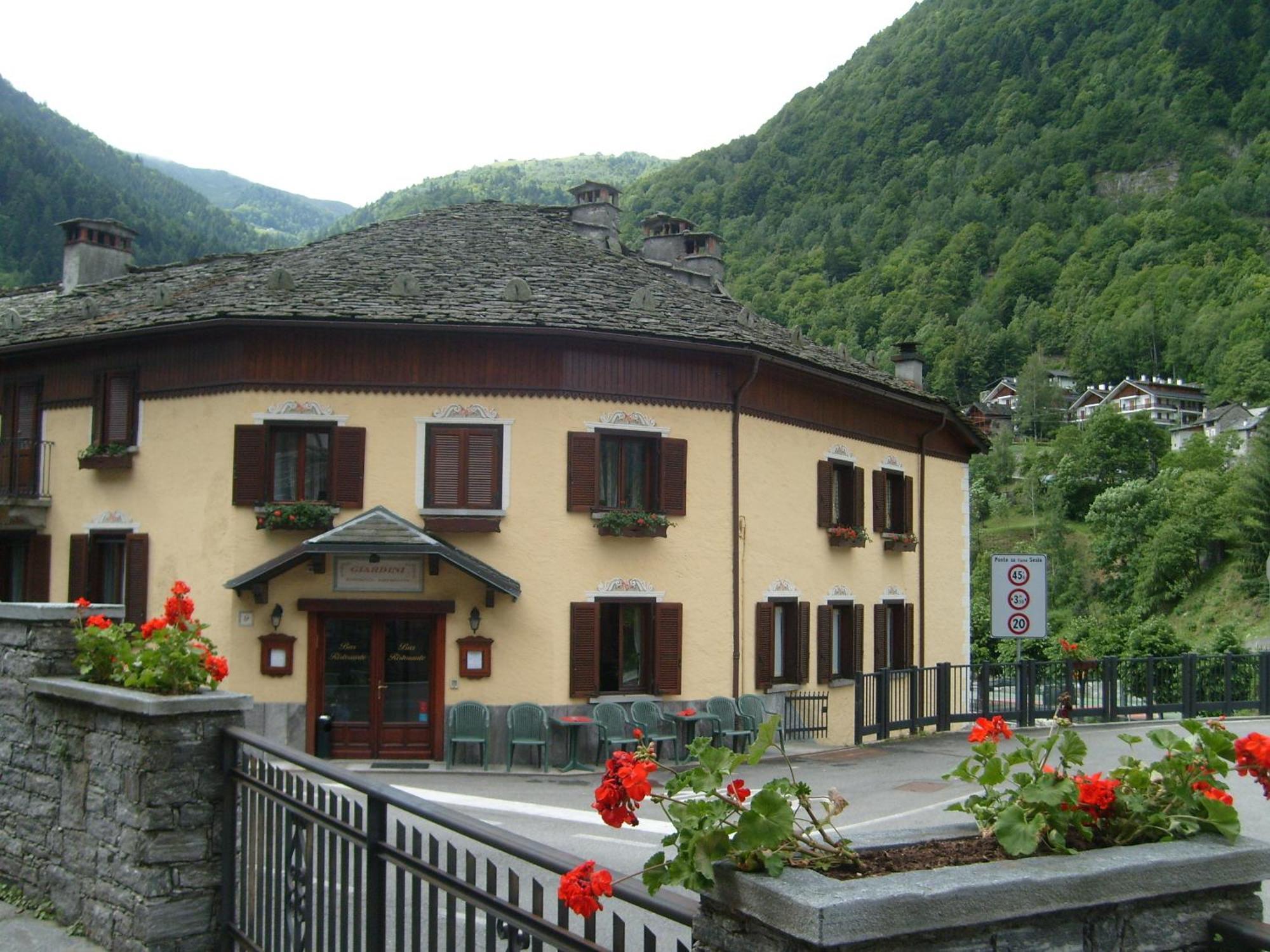 Hotel Residence Giardini Piode Eksteriør billede